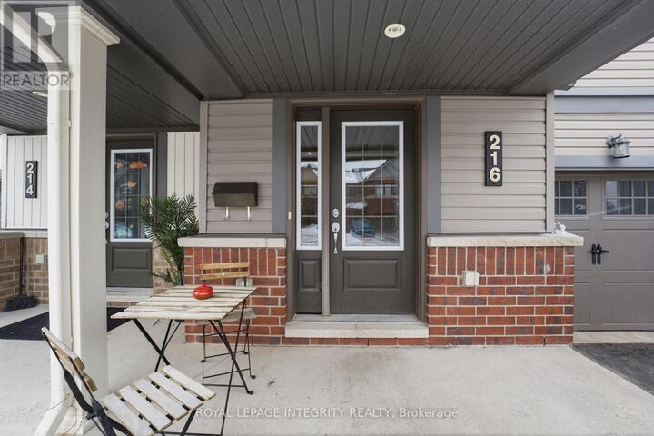 Property Photo: 216 Halyard Way ON K2S 1B9