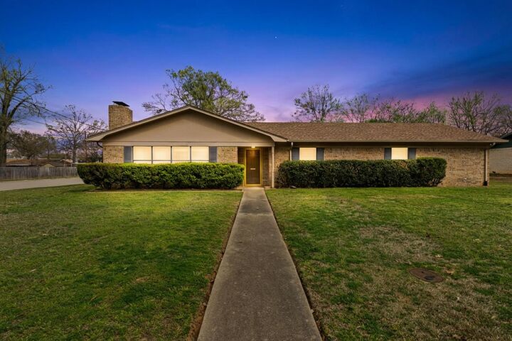 Property Photo:  2600 Redbud Street  TX 75662-2600 