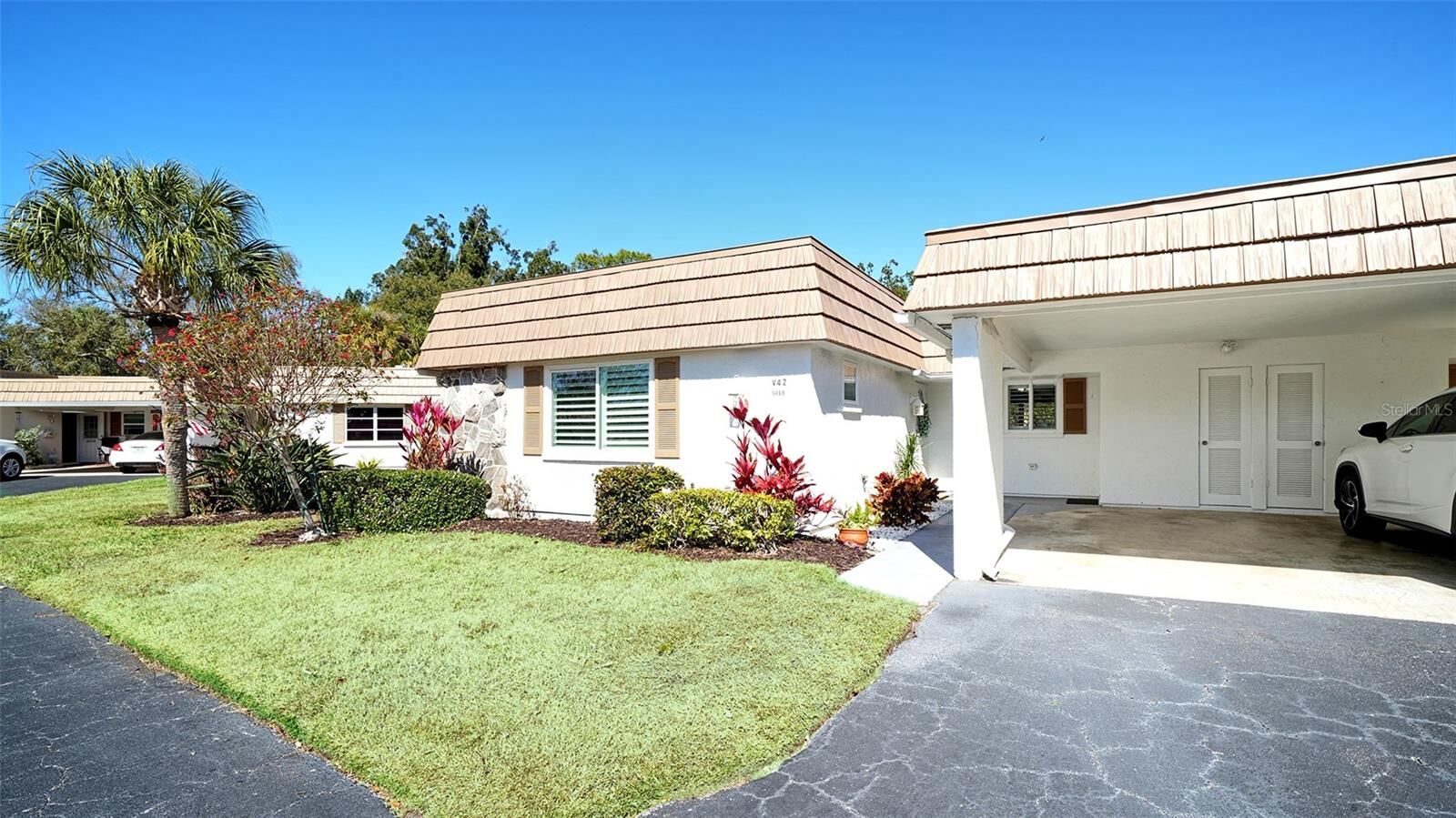 Property Photo: 5469 Riverbluff Circle 42 FL 34231