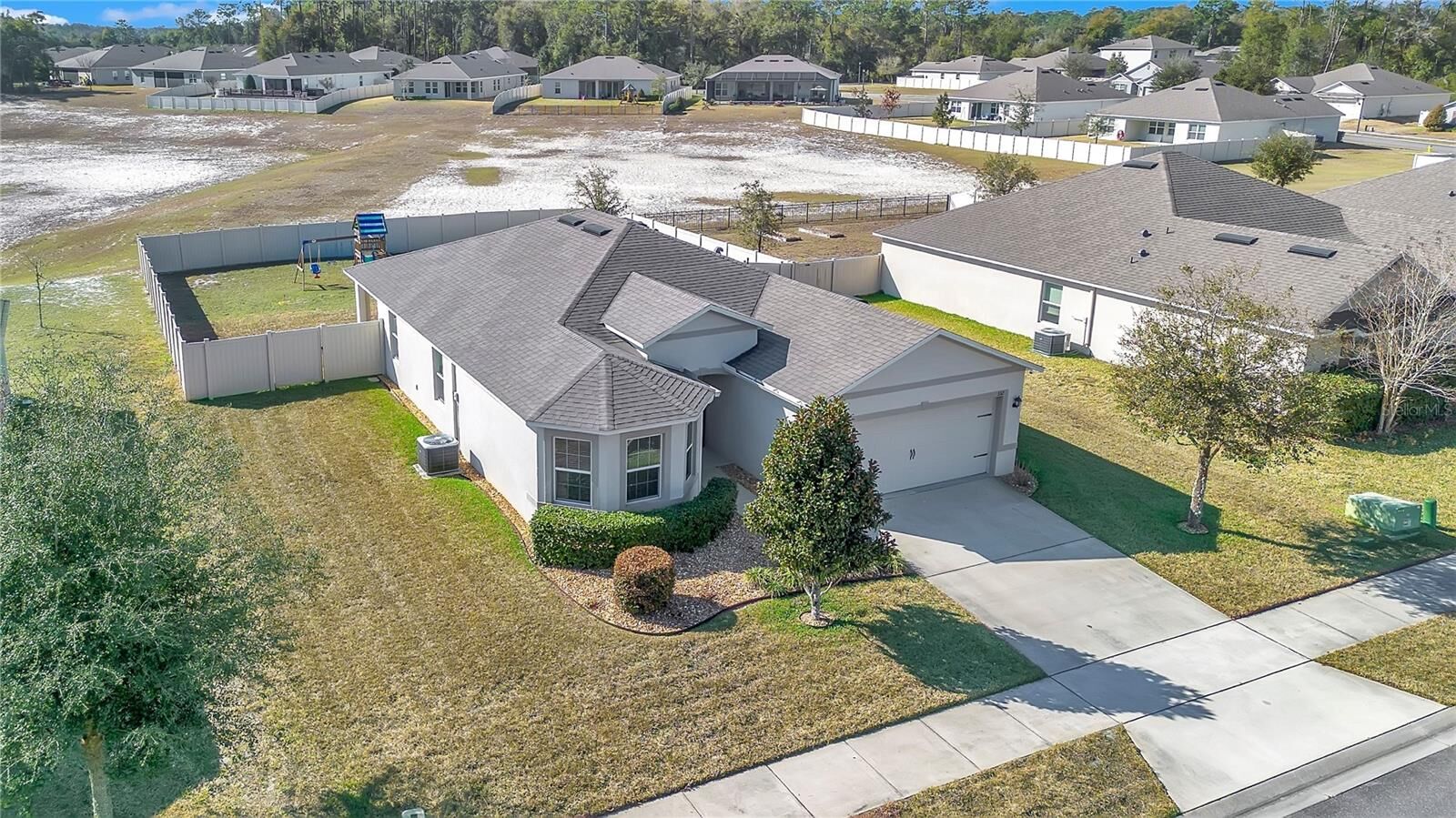 Property Photo:  332 Nowell Loop  FL 32724 