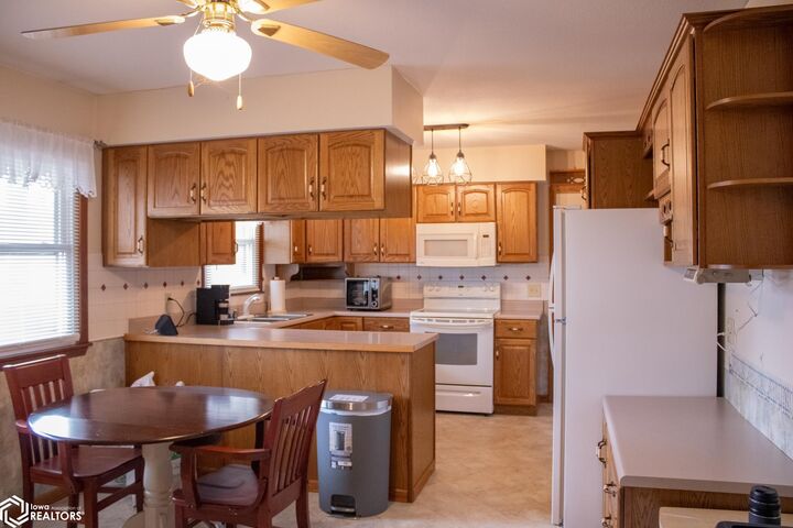 Property Photo:  2710 Clearview Drive  IA 52601 