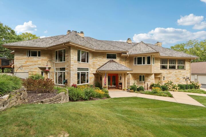 Property Photo: N1w31286 Hickory Hollow Ct WI 53018