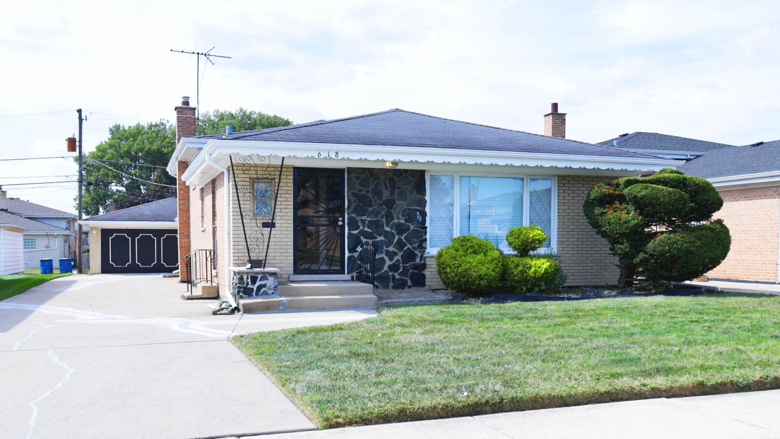 Property Photo: 618 Marquette Avenue IL 60409