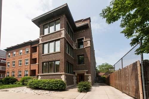 Property Photo: 824 W Gunnison Street 1 IL 60640