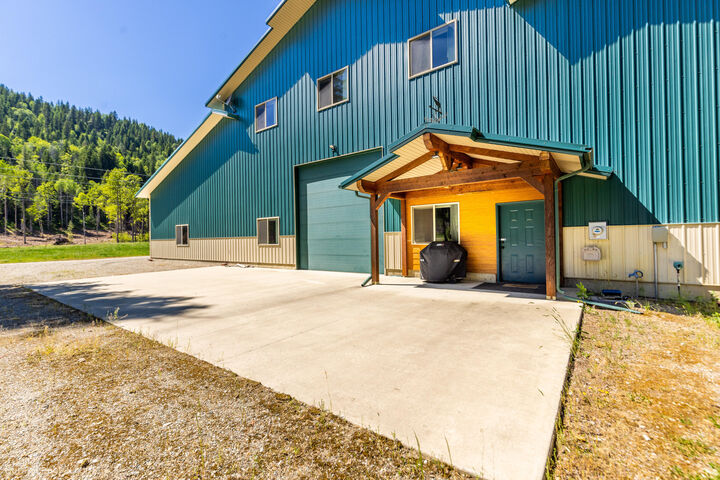 Property Photo: 393958 Highway 20 WA 99119