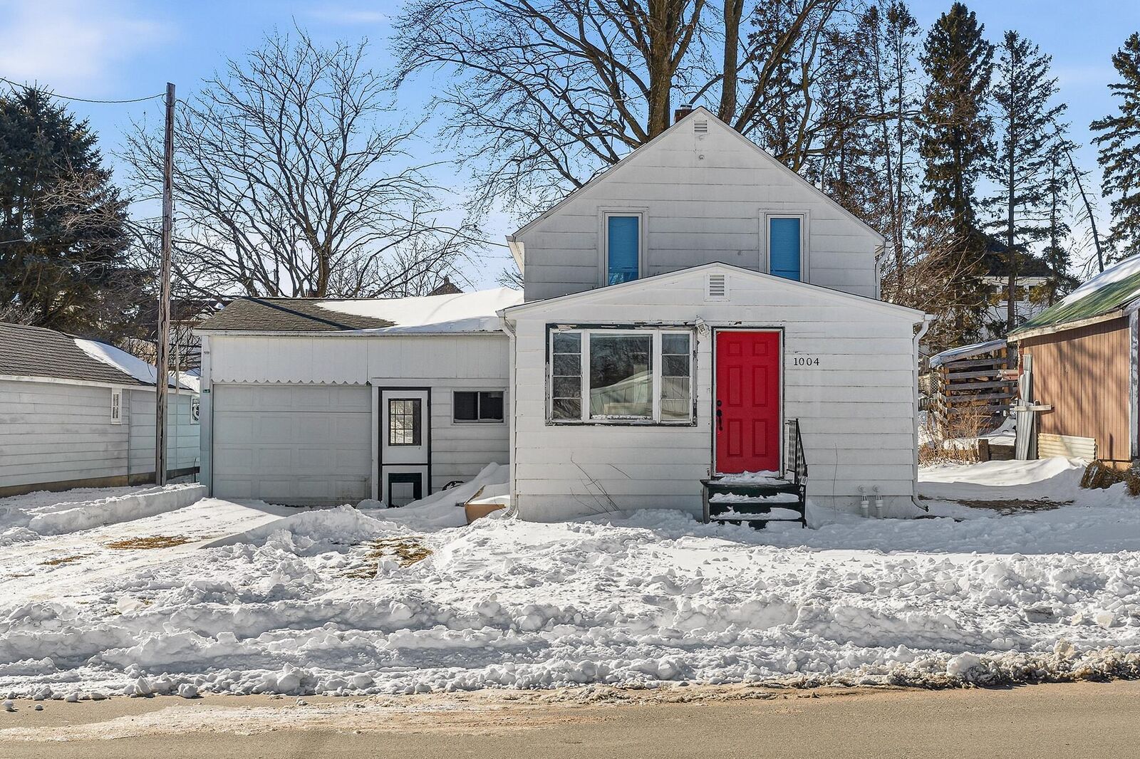 Property Photo:  1004 E Main Street  MN 55921 