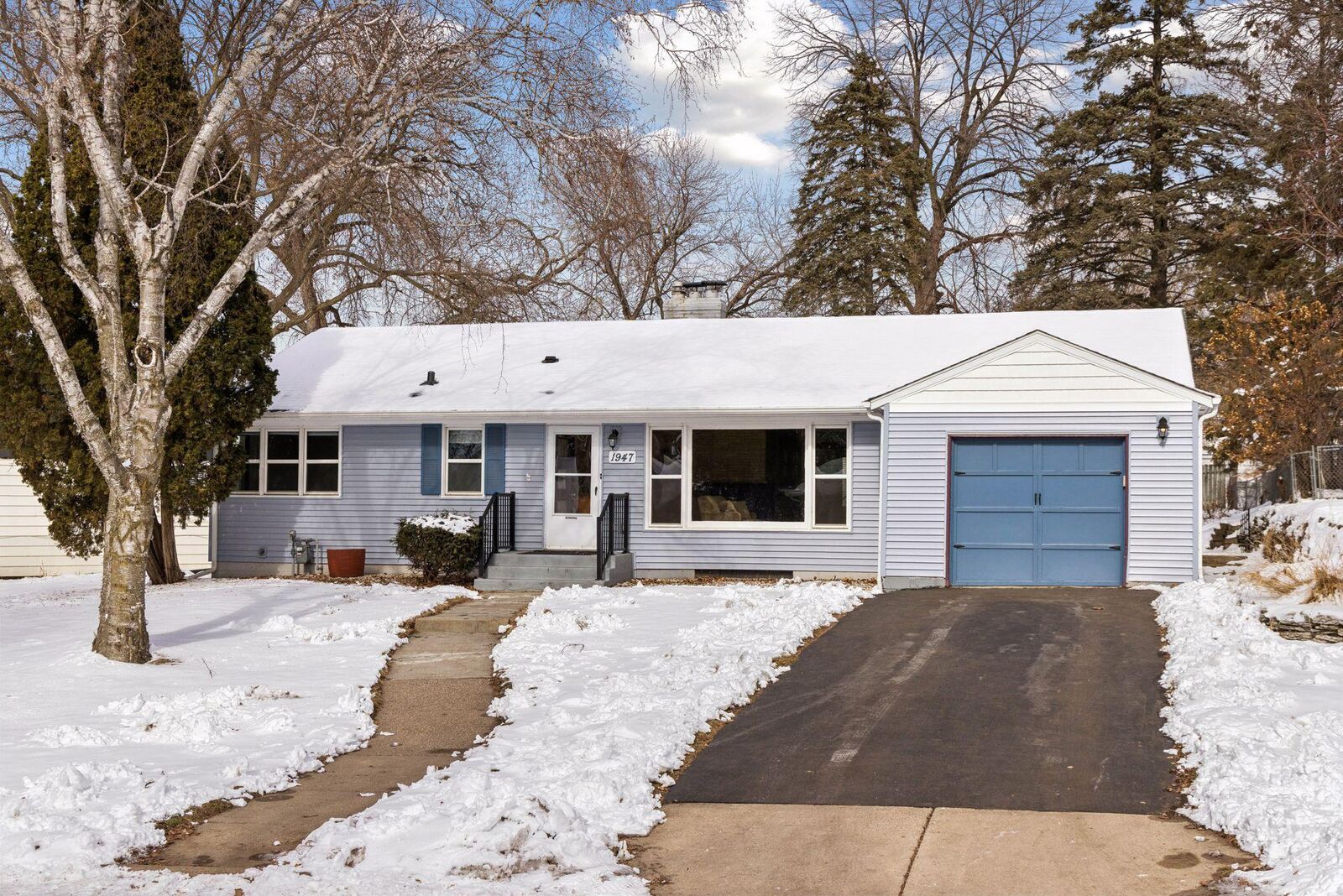 Property Photo:  1947 Yorkshire Court  MN 55116 