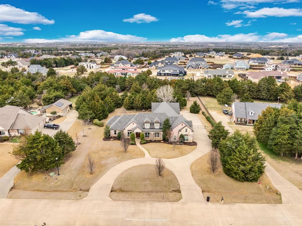 Property Photo: 4041 Wisteria Trail TX 76065
