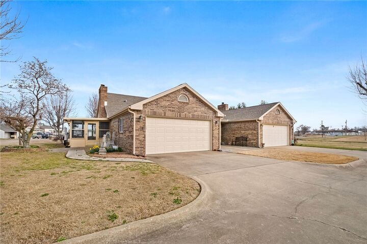 Property Photo:  1020 W Cypress Street  AR 72756 