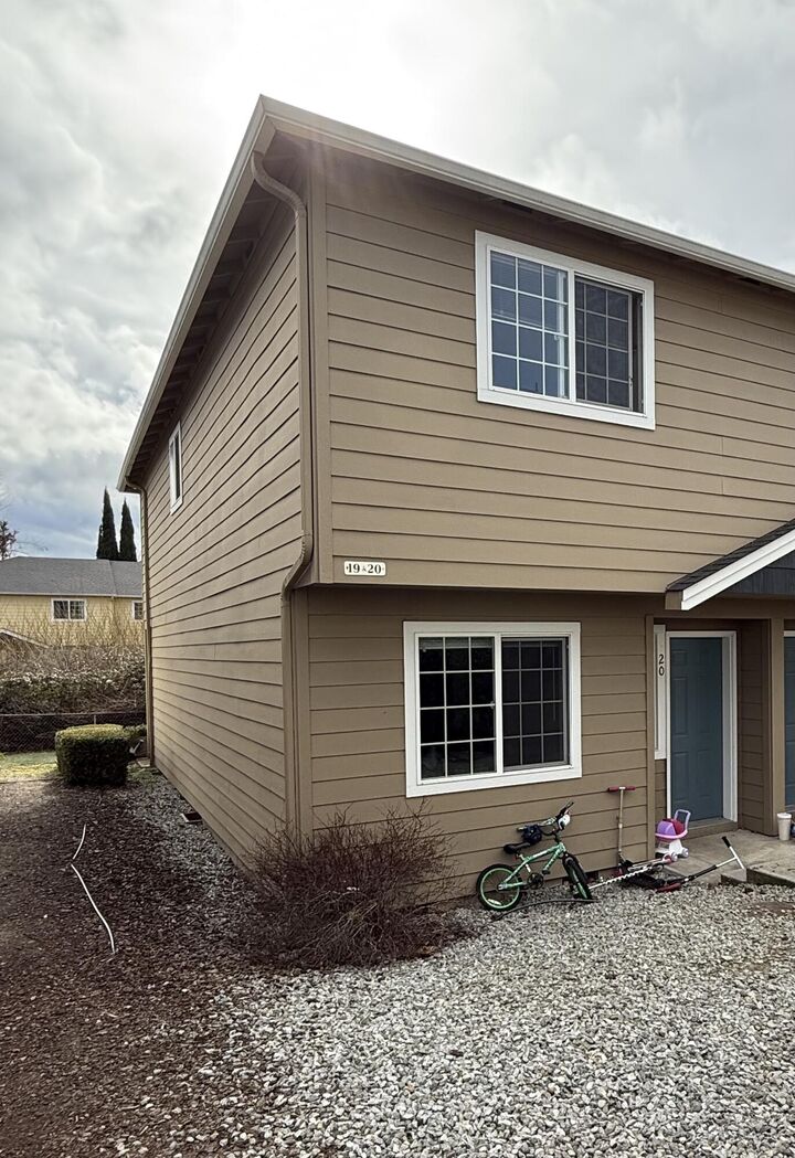 Property Photo:  2030 Brookhurst Street 20  OR 97504 