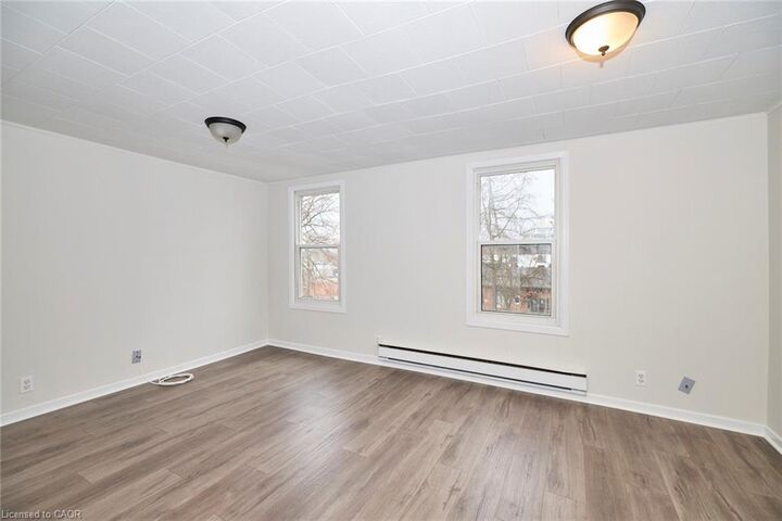 Property Photo: 33 Lock Street 3 ON L2N 5B8