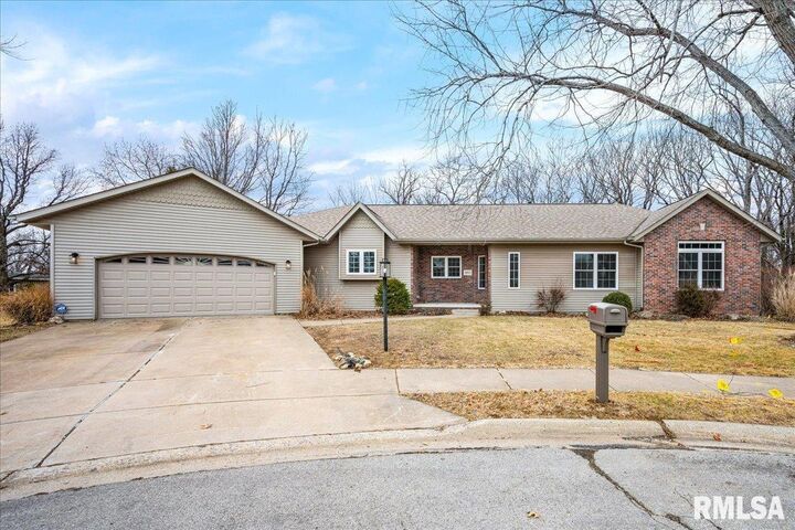 Property Photo:  2811 N Rustic Ridge Drive  IL 61604 