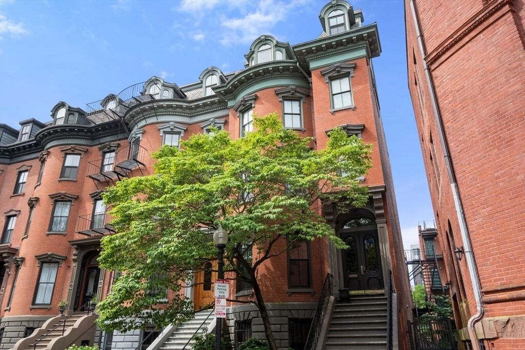 Property Photo:  1 Worcester Sq 2  MA 02118 