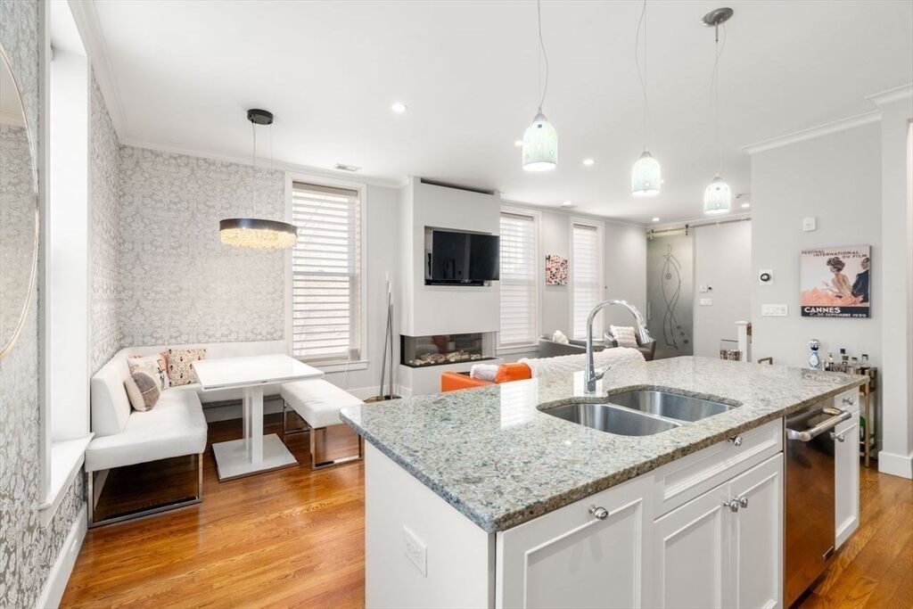 Property Photo:  1 Worcester Sq 2  MA 02118 