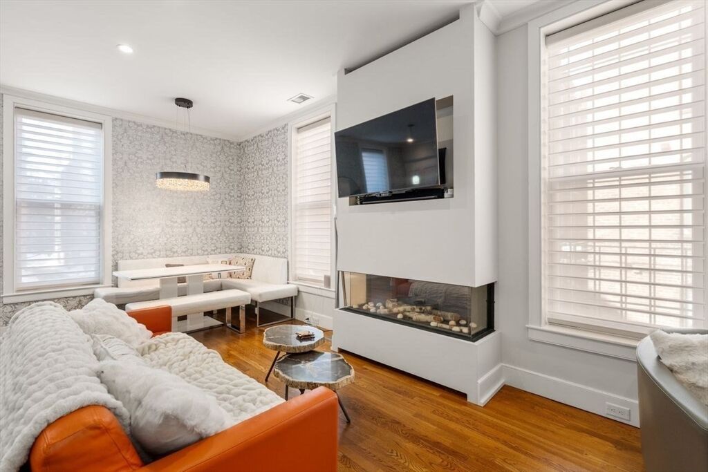 Property Photo:  1 Worcester Sq 2  MA 02118 