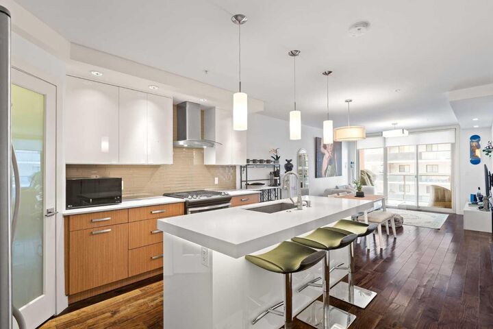 Property Photo: 1029 15 Avenue SW 302 AB T2R 0S5