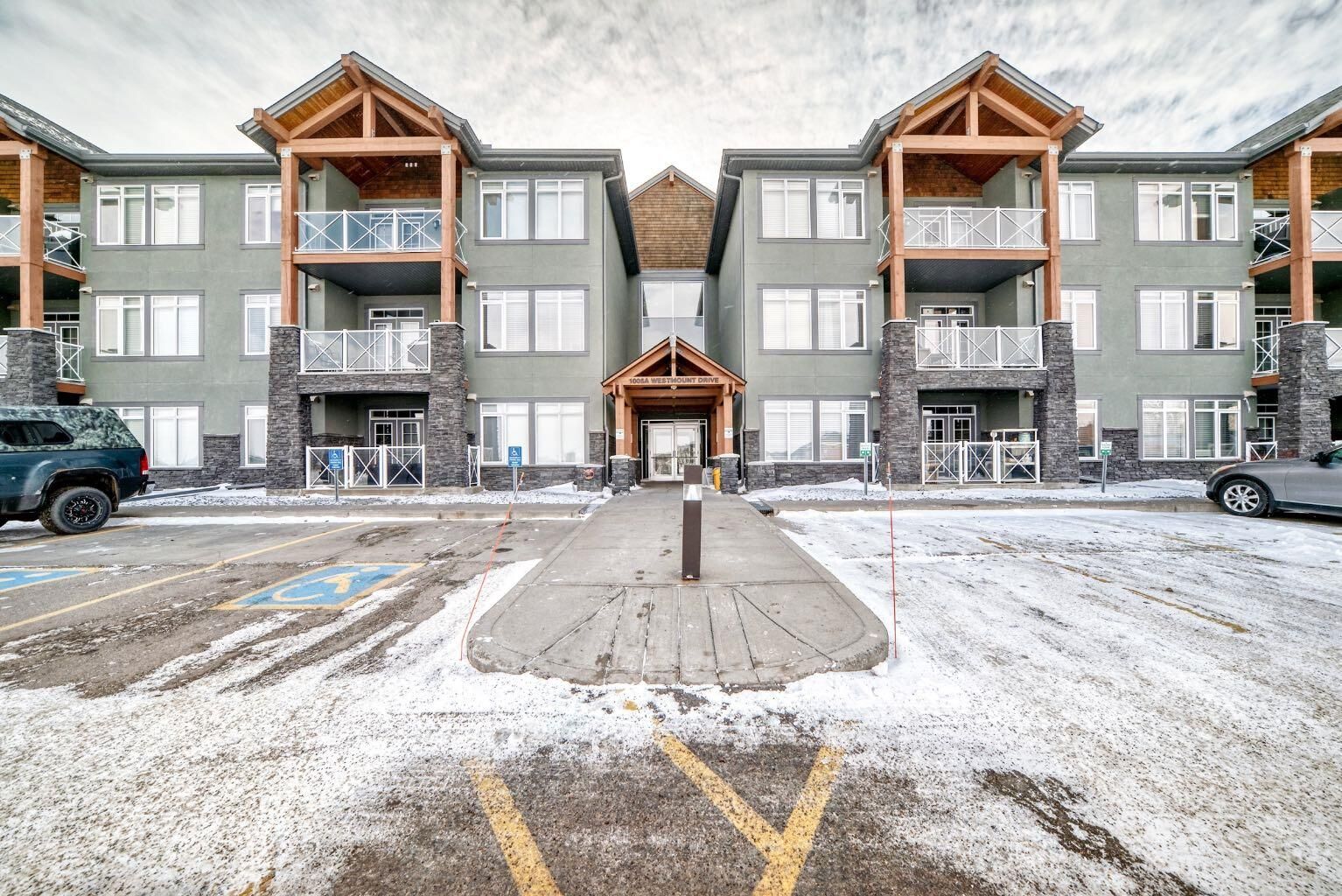 Property Photo: 1005A Westmount Drive 107 AB T1P 0C3