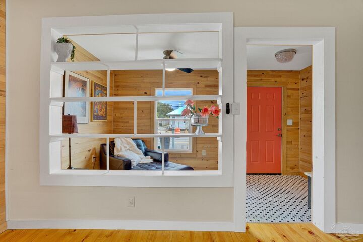 Property Photo:  1505 W. Garden St  FL 32502 