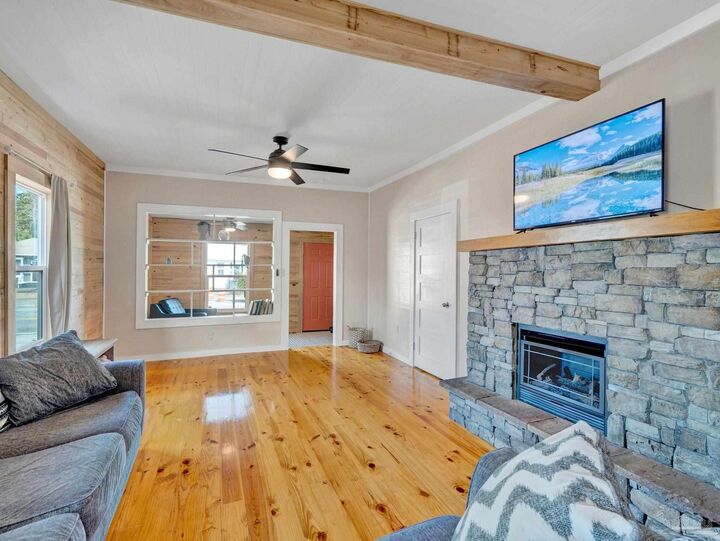 Property Photo:  1505 W. Garden St  FL 32502 