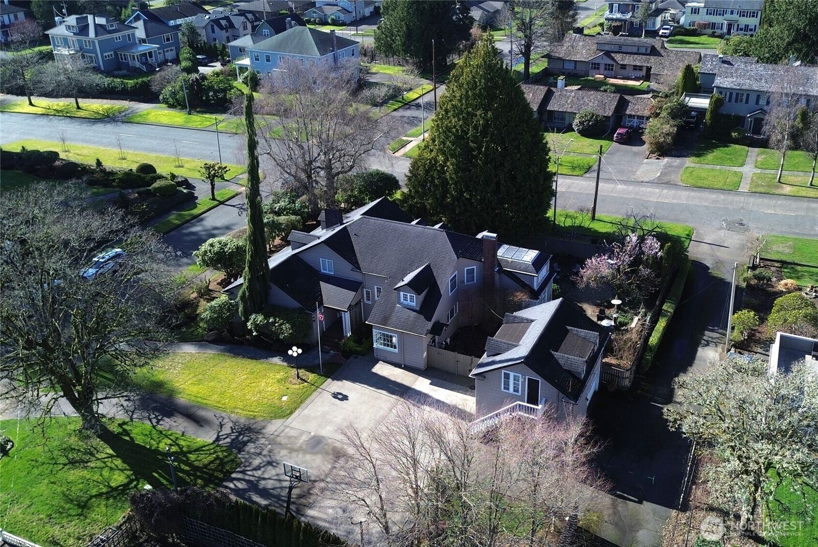 Property Photo:  1100 N Broadway  WA 98520 