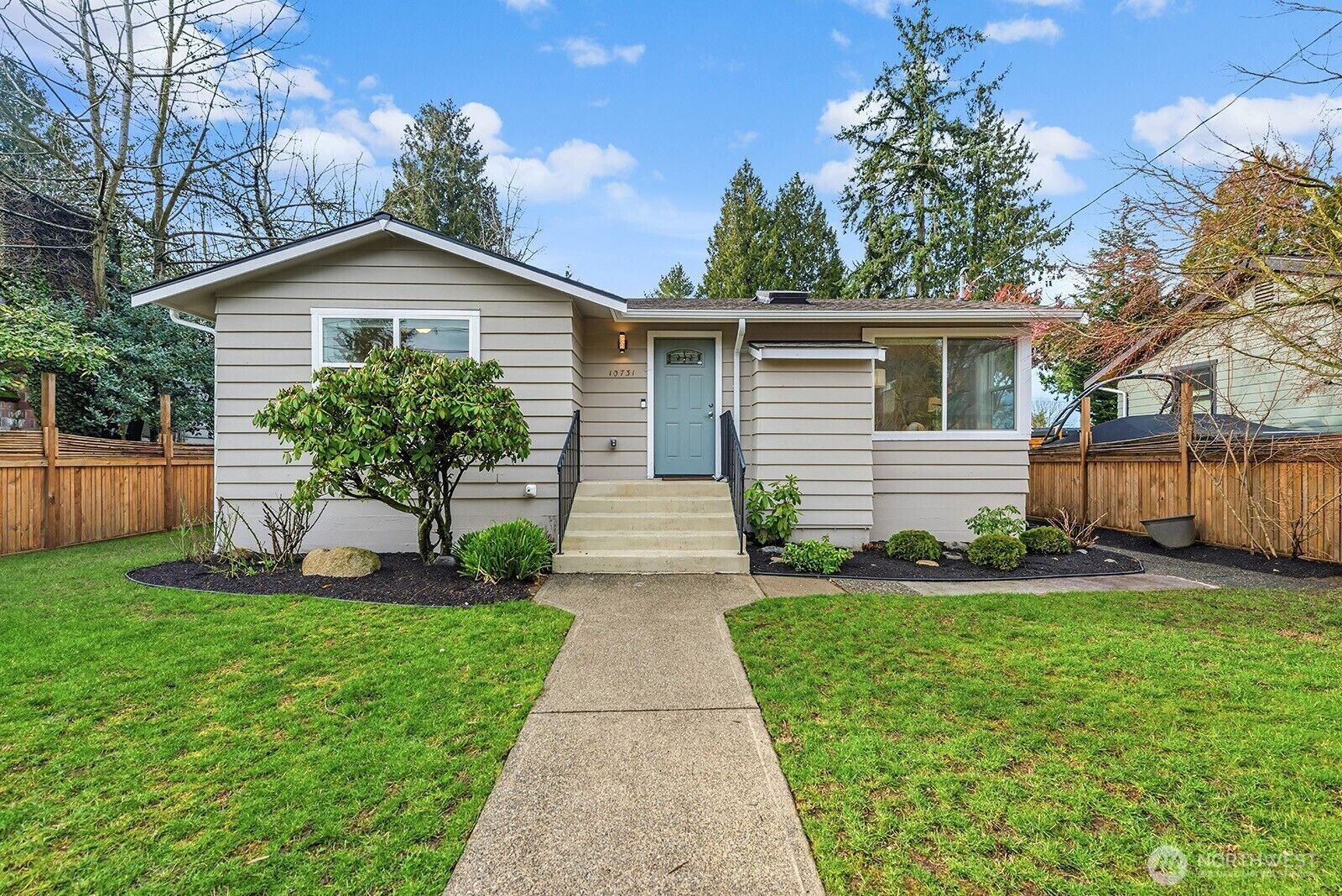 Property Photo:  10731  Dayton Avenue N  WA 98133 