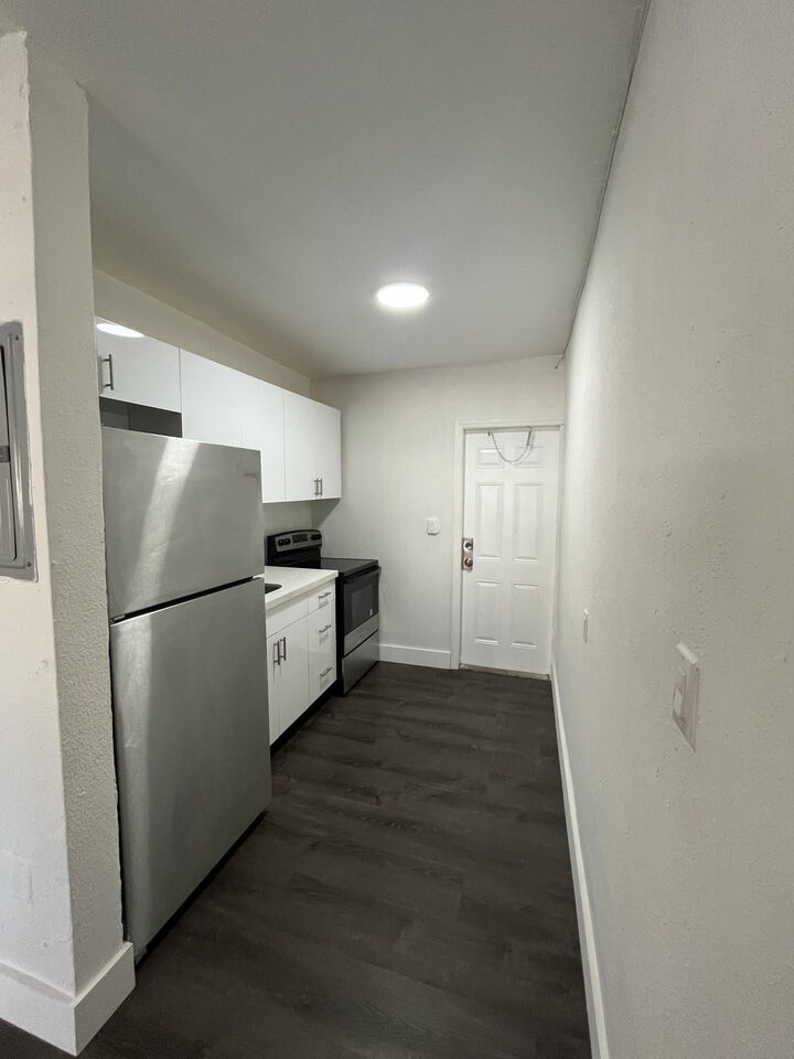 Property Photo:  2300 NW 6th Street 6  FL 33311 