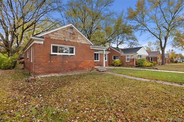 Property Photo: 24221 Cloverlawn Street MI 48237