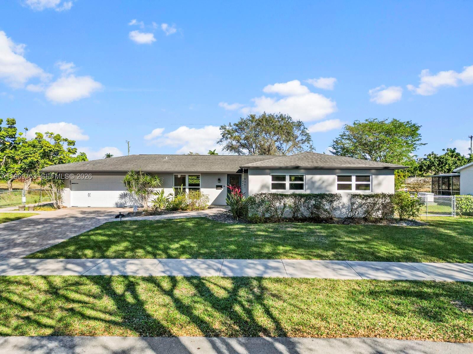 Property Photo: 9361 SW 102nd Ct FL 33176