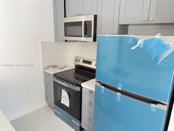 Property Photo: 2191 NE 167th St 4 FL 33162
