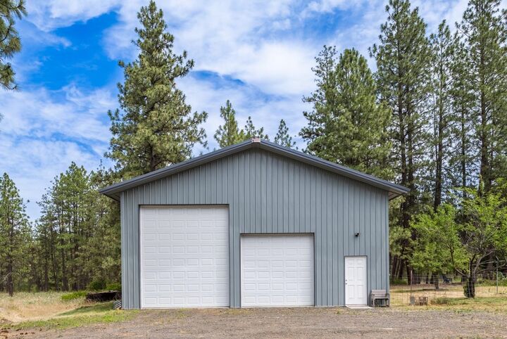 Property Photo:  1225 E Estates Rd  WA 99224 