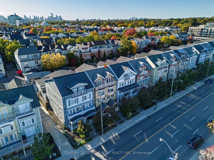Photo de la propriété:  82 Woodbine Avenue  ON M4L 2A2 