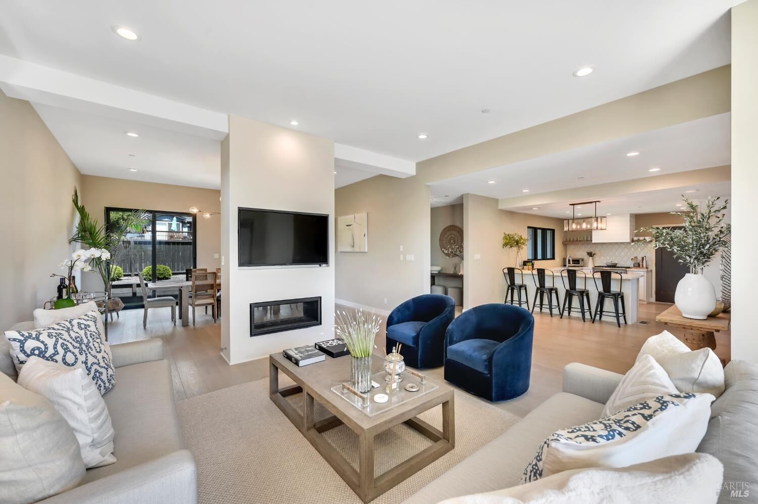 Property Photo:  696 Hawthorne Drive  CA 94920 