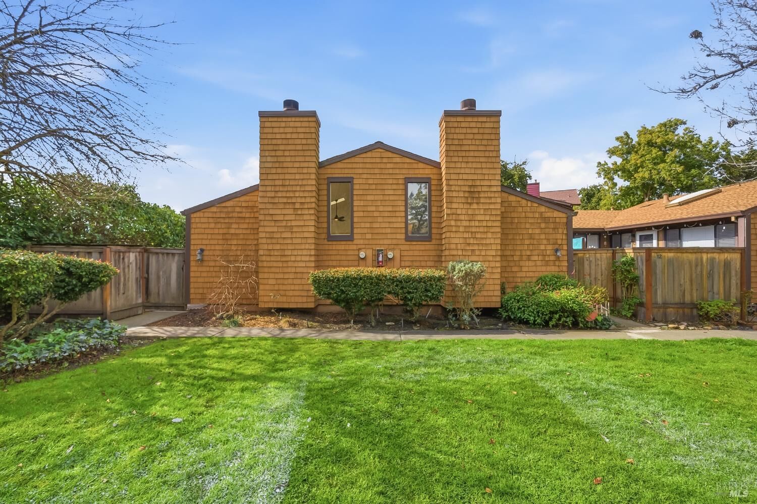 Property Photo:  850 E Cotati Avenue 11  CA 94931 