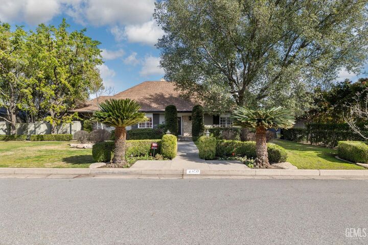 Property Photo:  2310 Elm Street  CA 93301 