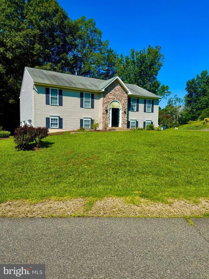 Property Photo: 9504 S S. Royal Crest Court VA 22408