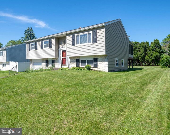 Property Photo:  1942 Split Rock Road  PA 17601 