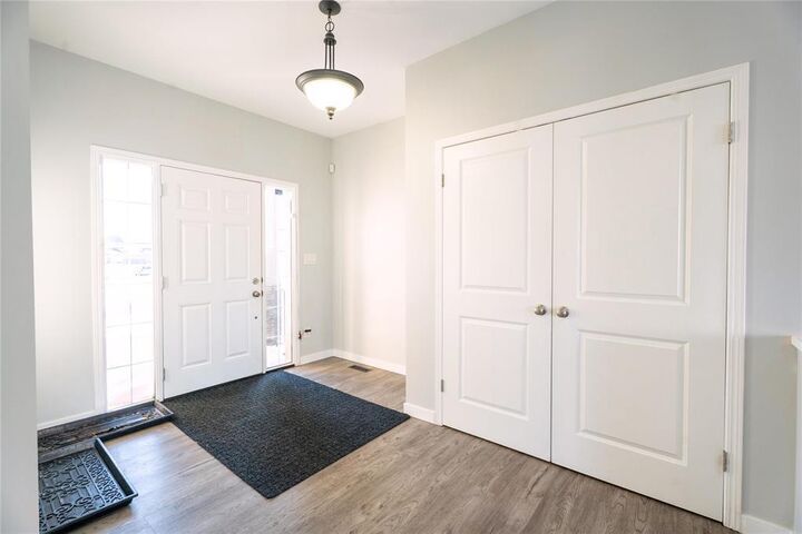 Photo de la propriété:  99 Dacquay Crescent  MB R2N 0J6 