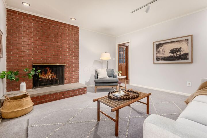 Property Photo: 2200 Nayland Road OH 43220