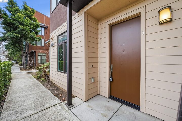 Property Photo:  3289 Berryessa St 5  CA 94303 