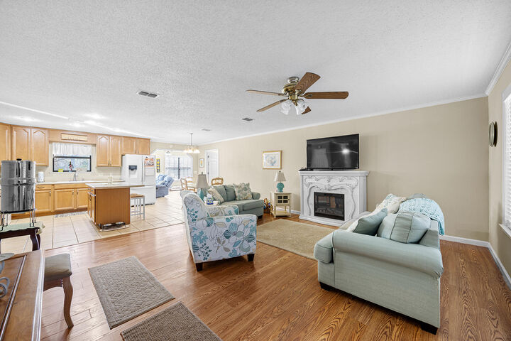 Property Photo: 5855 Houston Lane FL 32539