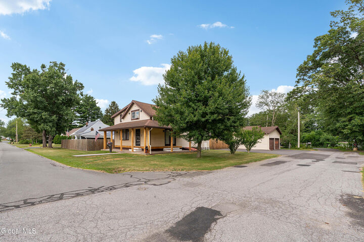 Property Photo:  1297 Floral Avenue  NY 12306 