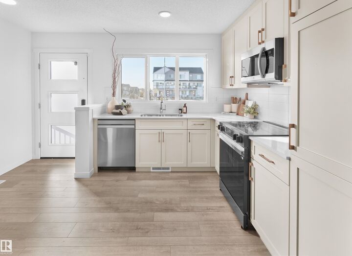 Property Photo:  3705 141 Street SW 3  AB T6W 5M9 