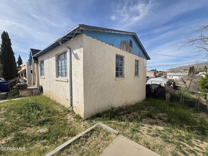 Property Photo: 1217 Howze Street TX 79903