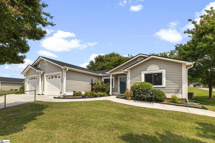 Property Photo: 2 Hillview Drive SC 29615