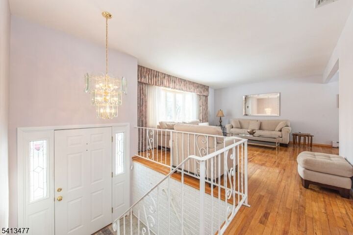 Property Photo:  4 Brookside Ct  NJ 07054 
