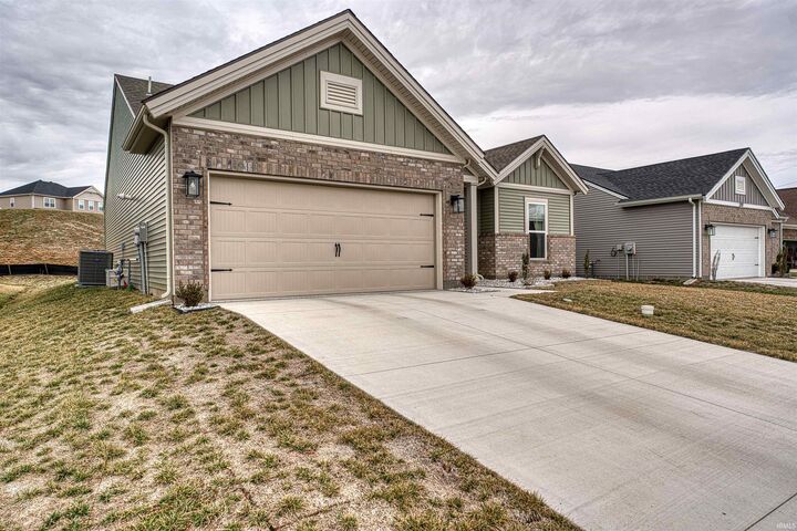 Property Photo:  2727 Willow Creek Drive  IN 47712 