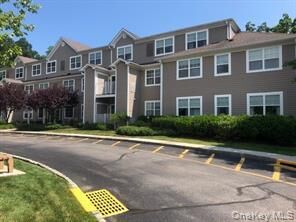 Property Photo:  200 Woodcrest Lane 211  NY 10549 