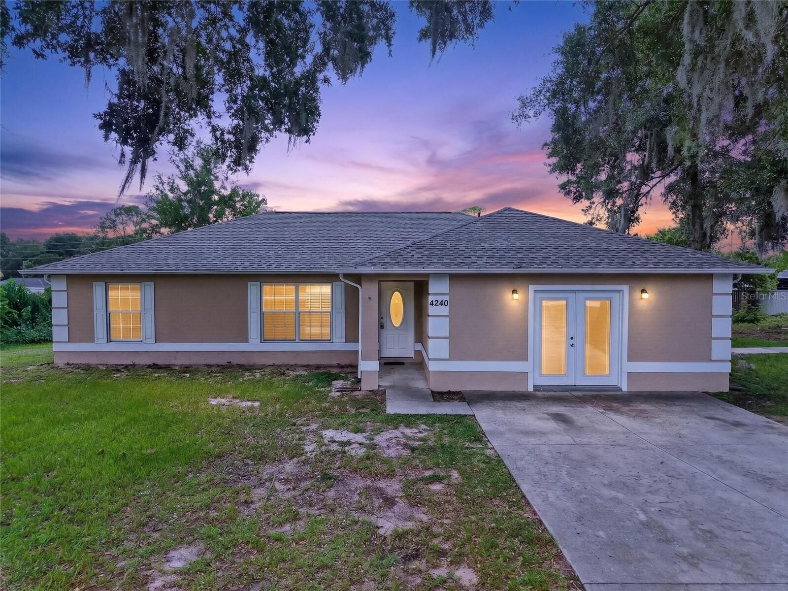 Property Photo:  4240 SE 134th Place  FL 34420 