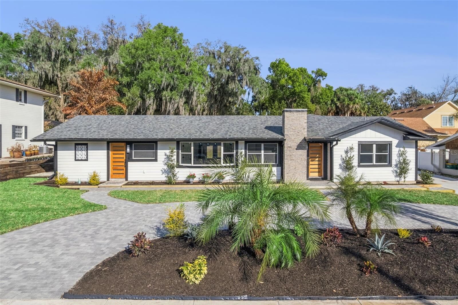 Property Photo:  118 N Grandview Street  FL 32757 