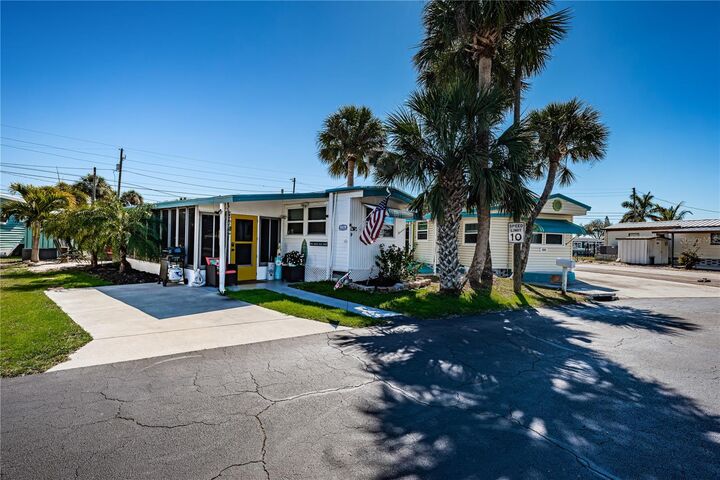 Property Photo:  8678 44th Avenue N 62  FL 33709 